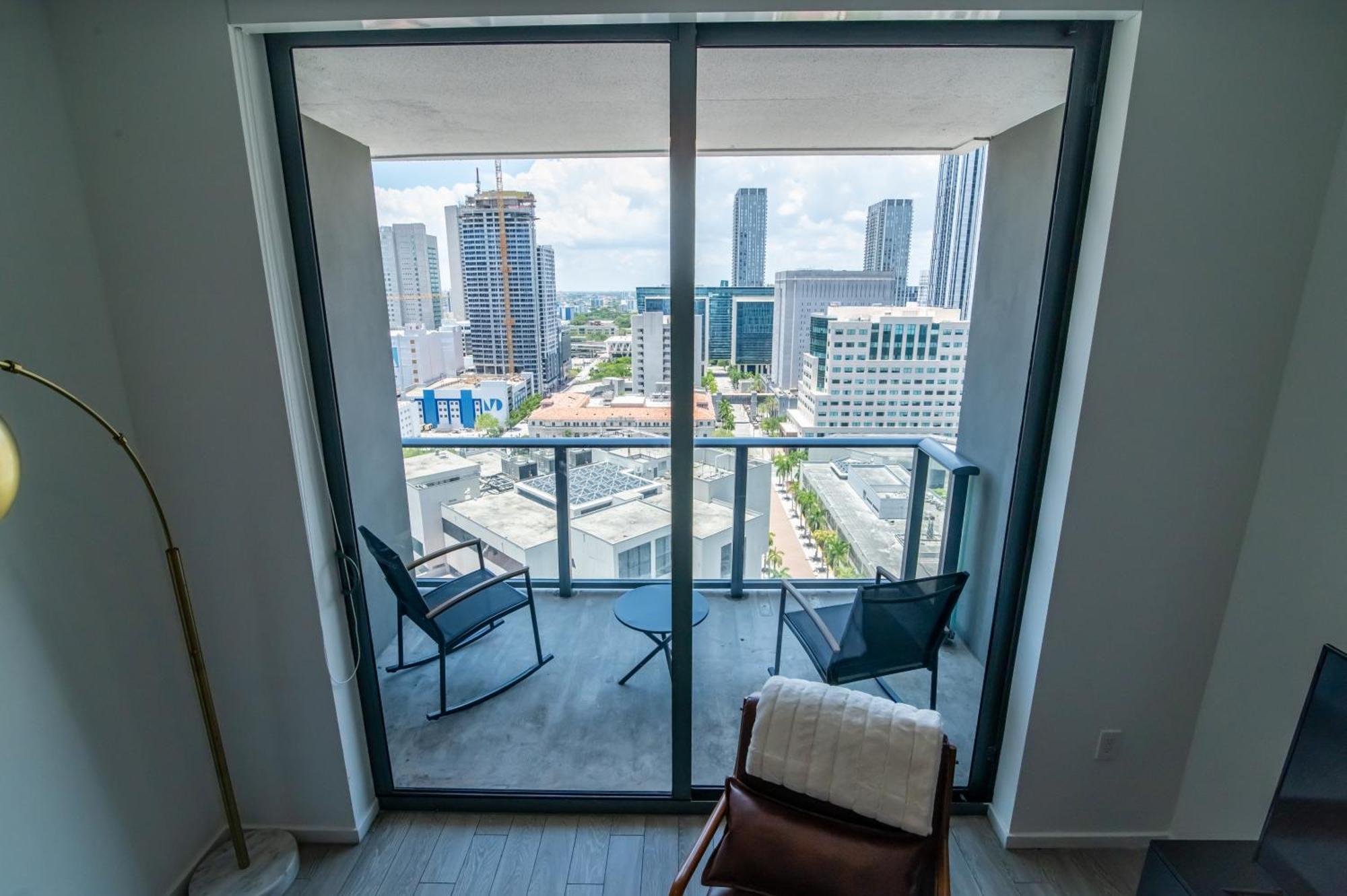 Luxurious King Bed Suite In Downtown ไมอามี ภายนอก รูปภาพ