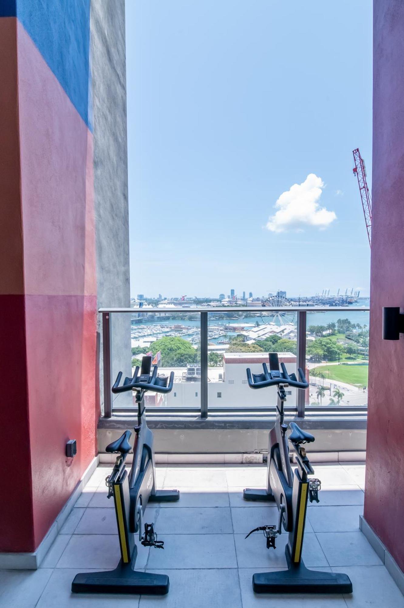 Luxurious King Bed Suite In Downtown ไมอามี ภายนอก รูปภาพ